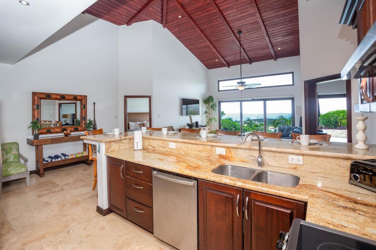 Pristine Bay Villa 1304 With Large Pool - 3 Bedroom Condo French Harbour ภายนอก รูปภาพ