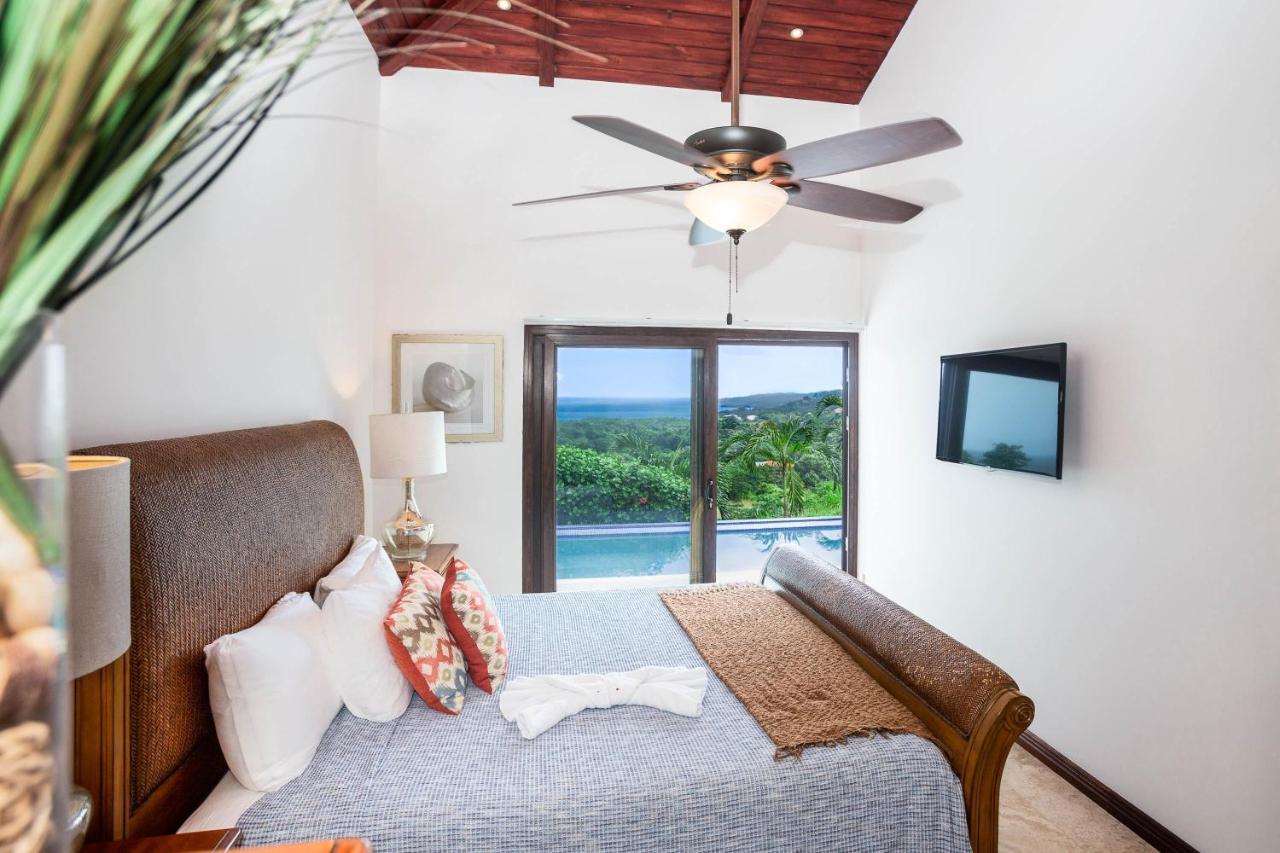 Pristine Bay Villa 1304 With Large Pool - 3 Bedroom Condo French Harbour ภายนอก รูปภาพ