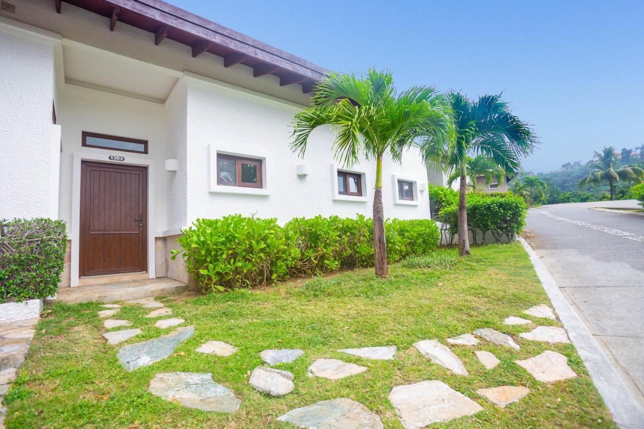 Pristine Bay Villa 1304 With Large Pool - 3 Bedroom Condo French Harbour ภายนอก รูปภาพ