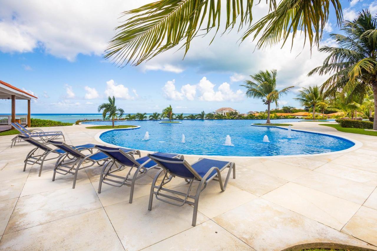 Pristine Bay Villa 1304 With Large Pool - 3 Bedroom Condo French Harbour ภายนอก รูปภาพ
